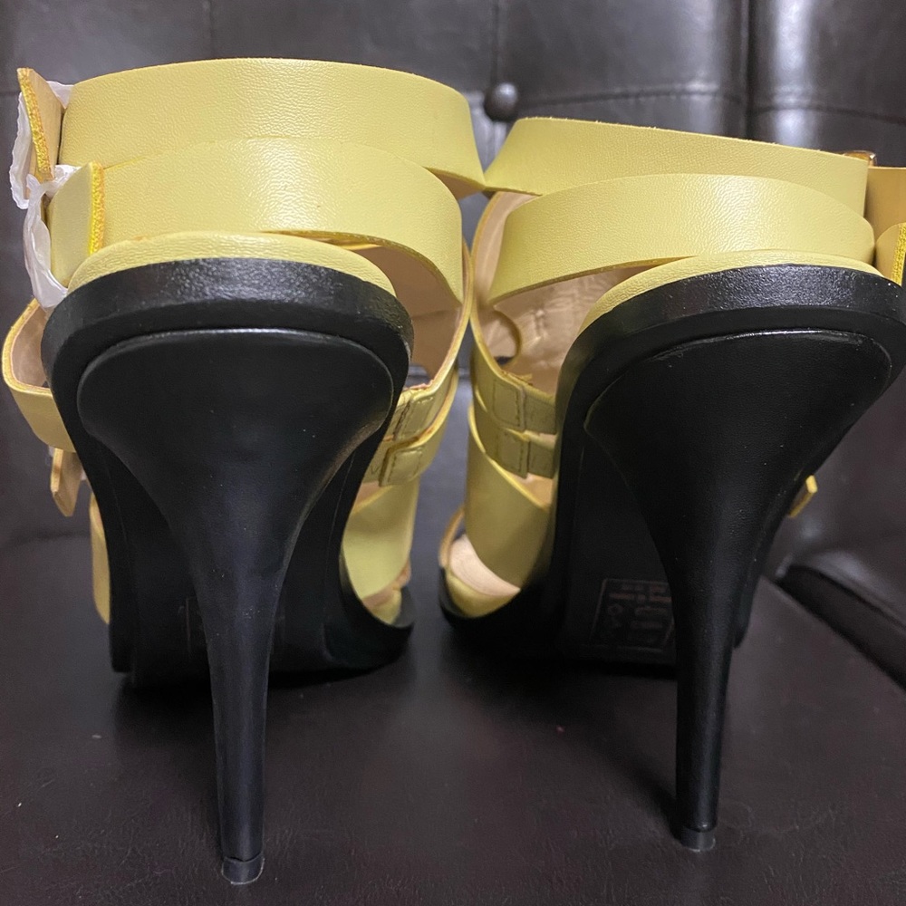 Izabella Rue Heels - Picture 5 of 6